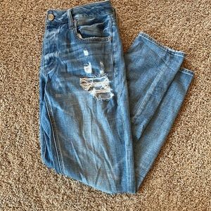 American Eagle Distressed Tomgirl Jeans